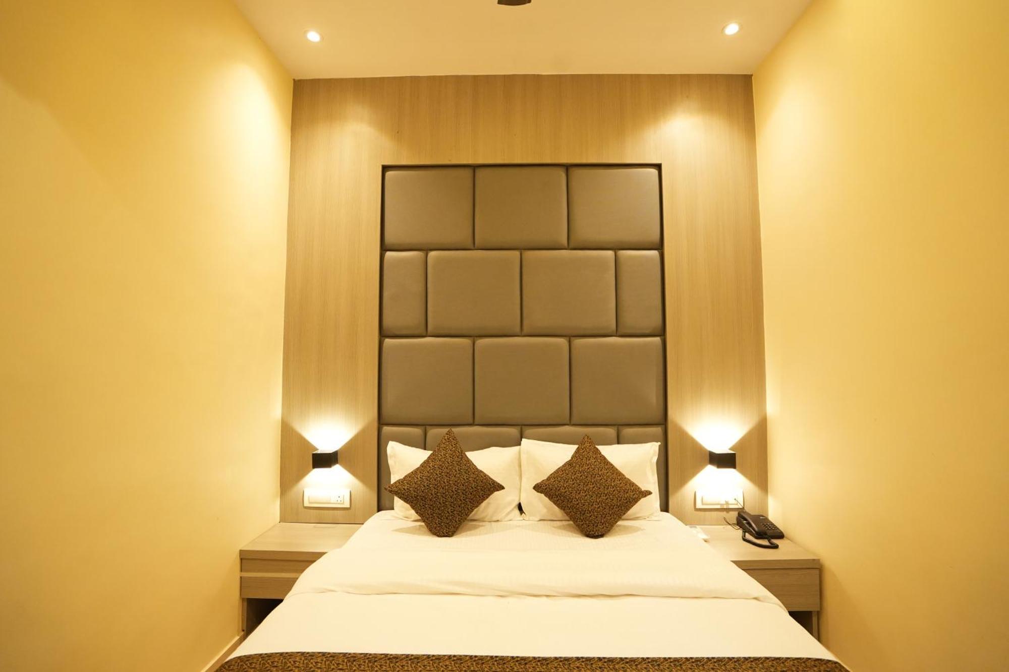 Hotel Boston 뭄바이 외부 사진