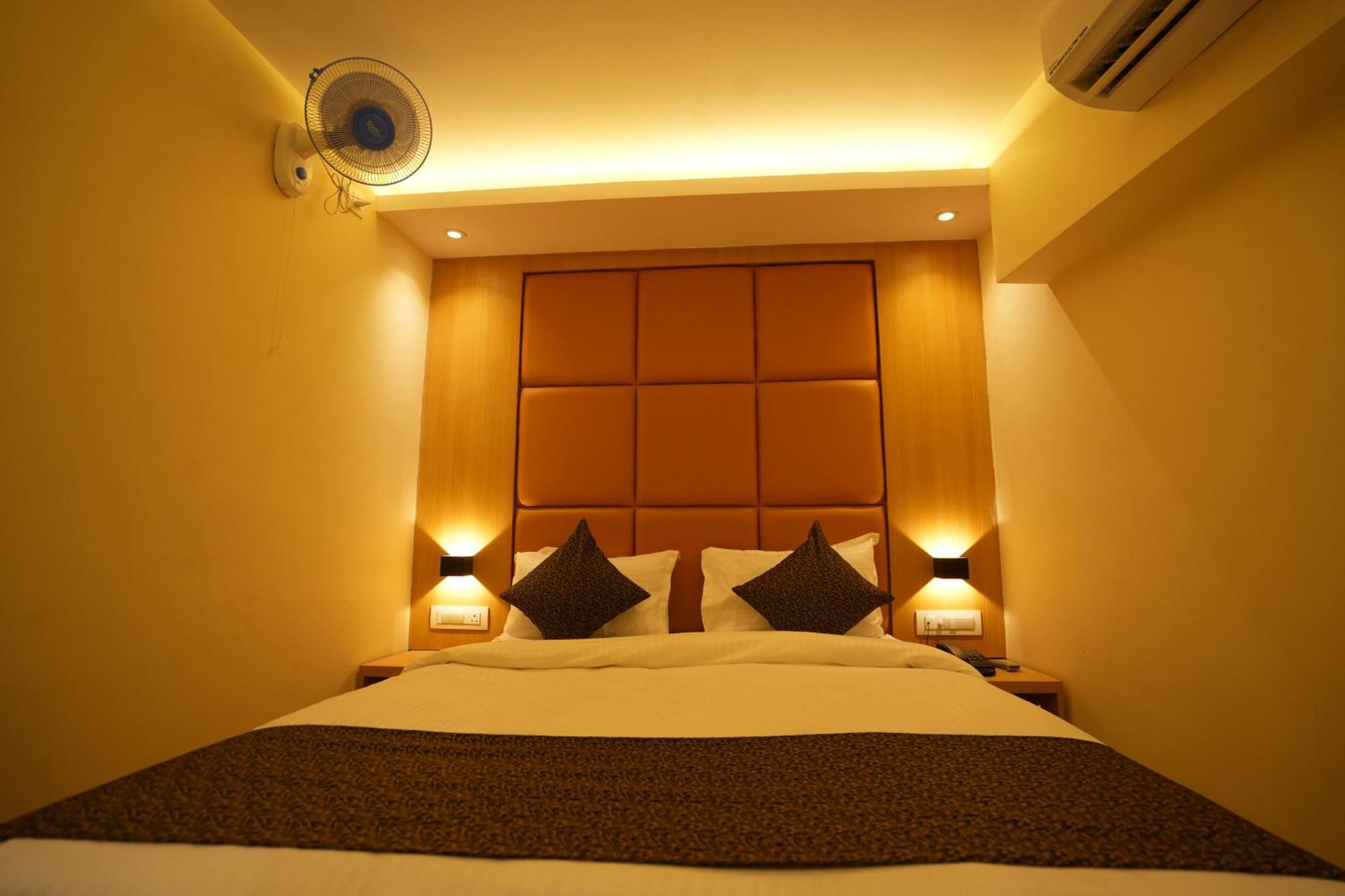 Hotel Boston 뭄바이 외부 사진