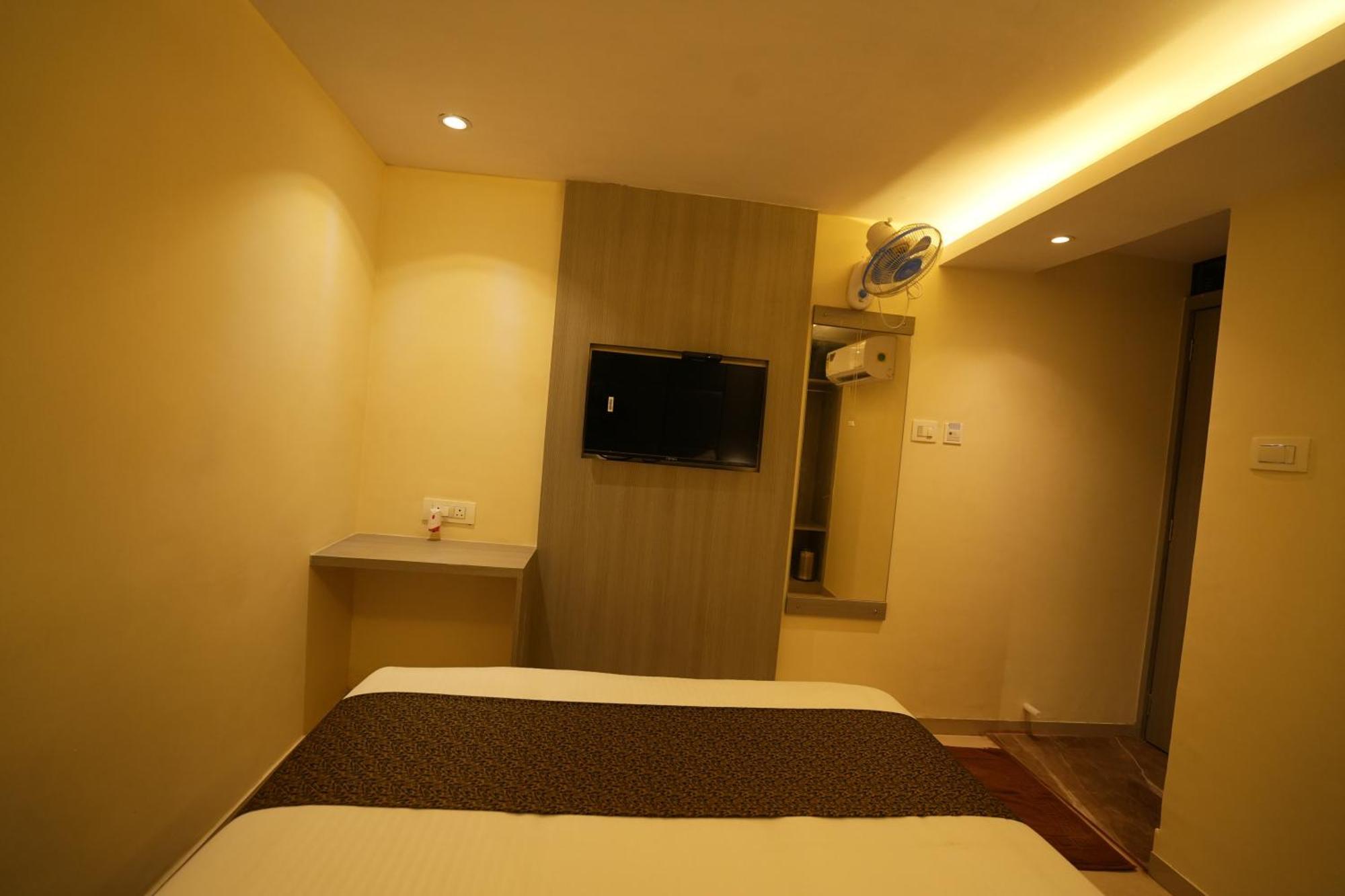 Hotel Boston 뭄바이 외부 사진