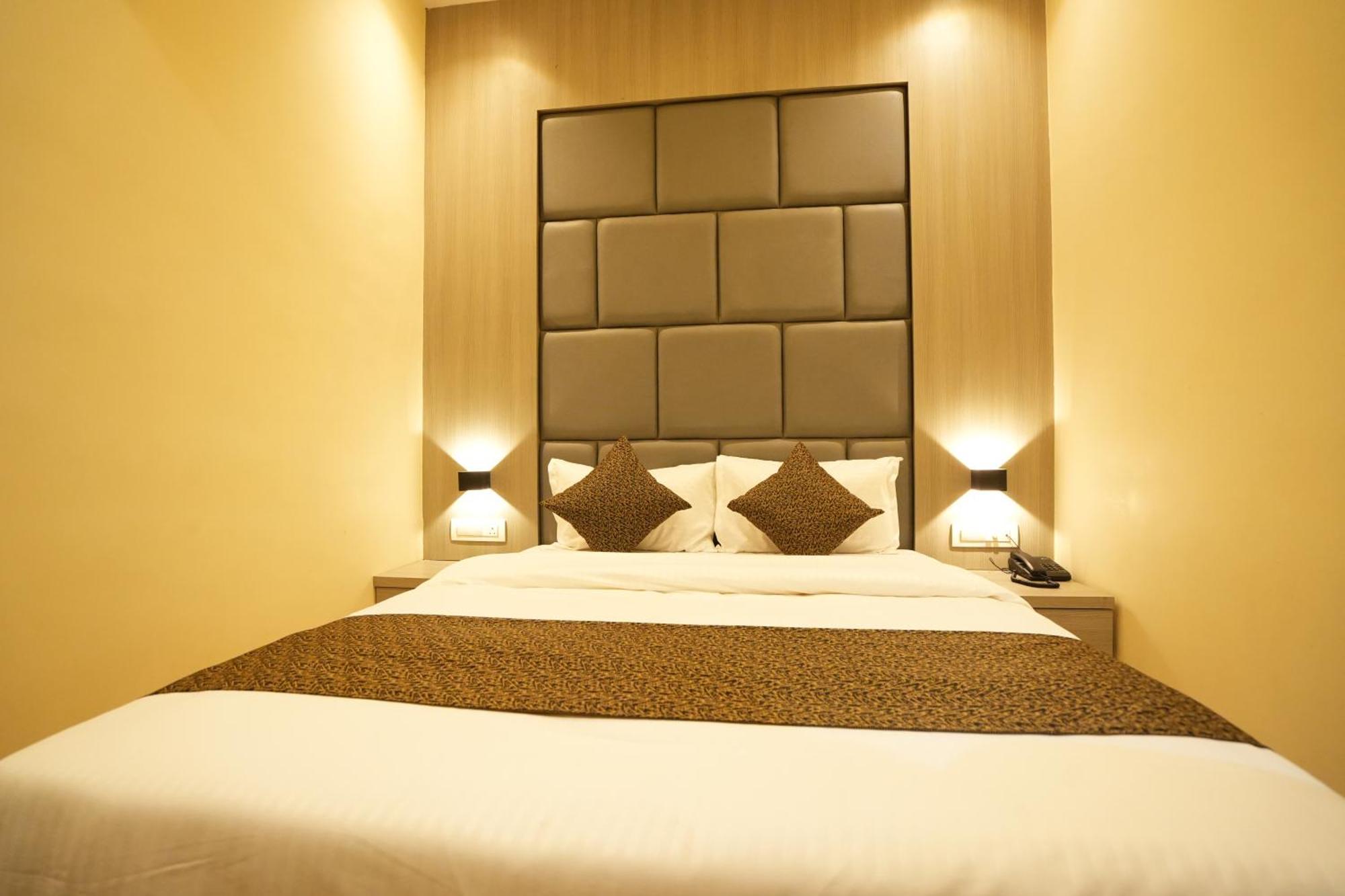 Hotel Boston 뭄바이 외부 사진