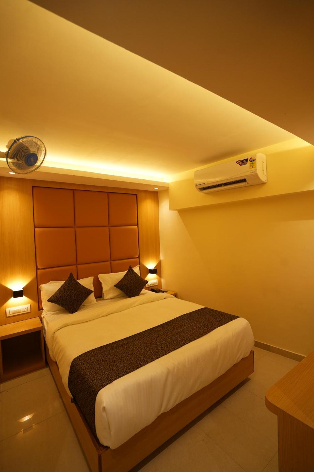 Hotel Boston 뭄바이 외부 사진