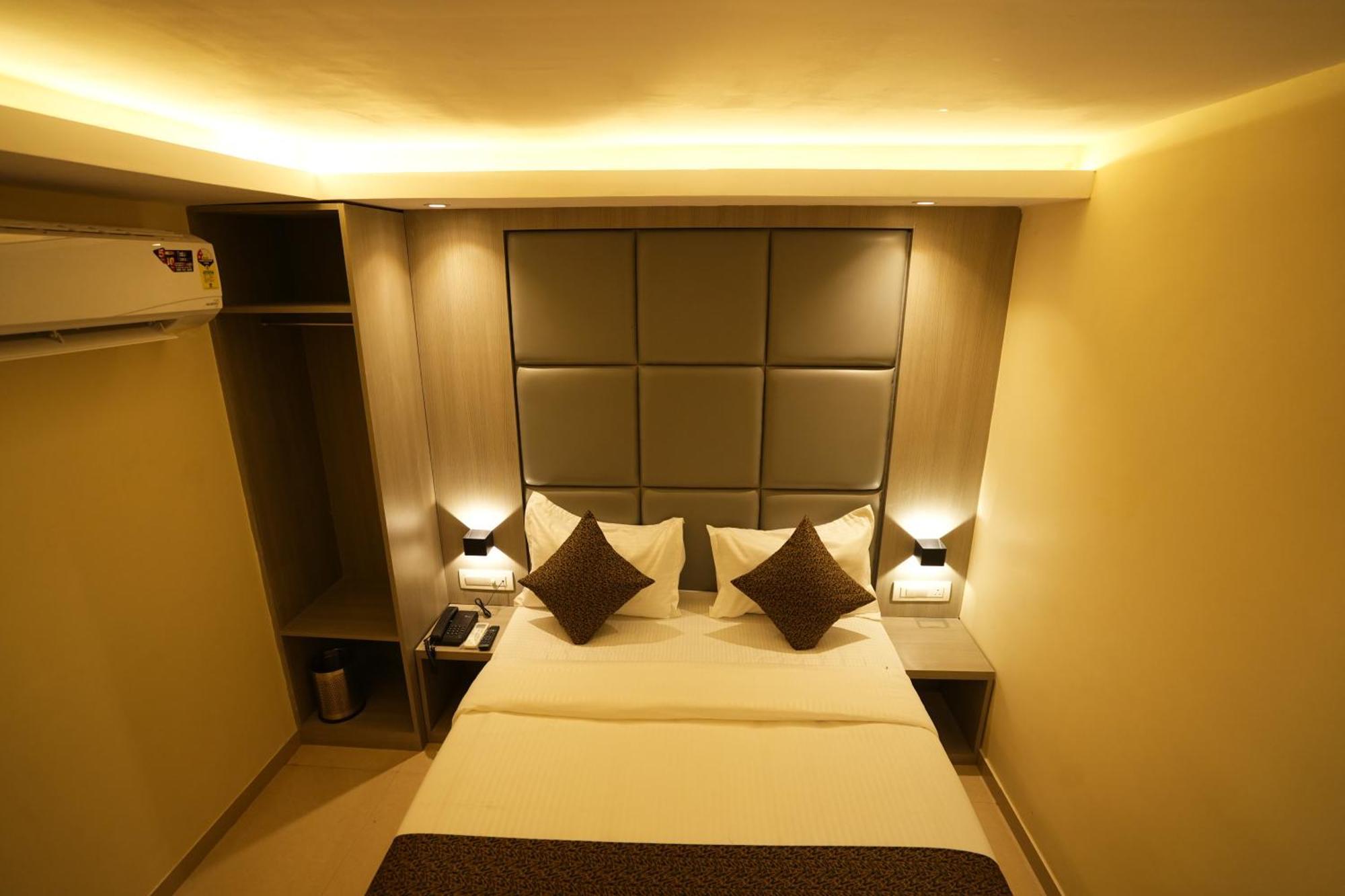 Hotel Boston 뭄바이 외부 사진