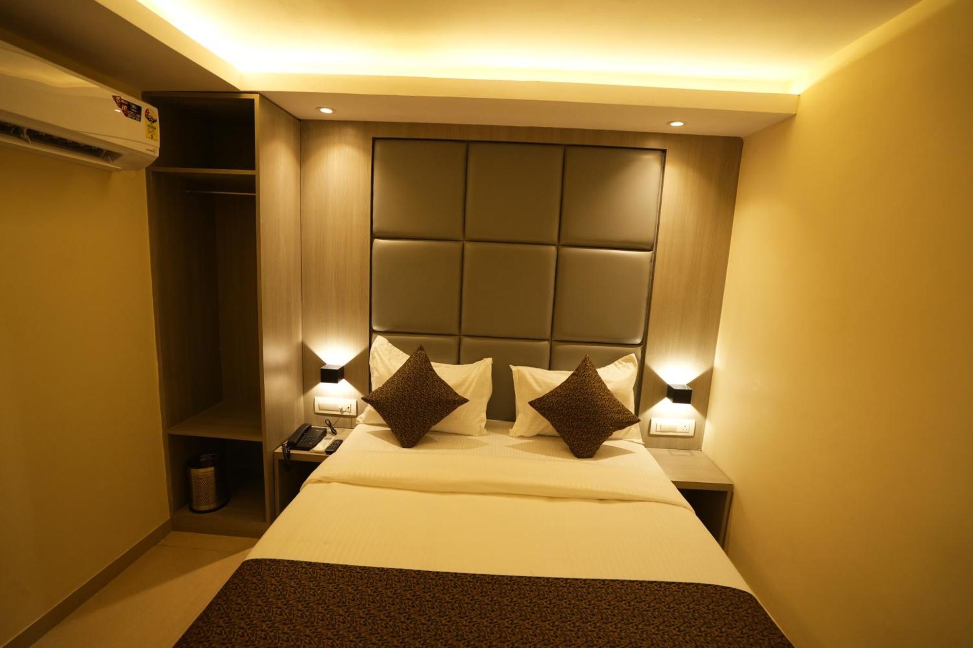 Hotel Boston 뭄바이 외부 사진