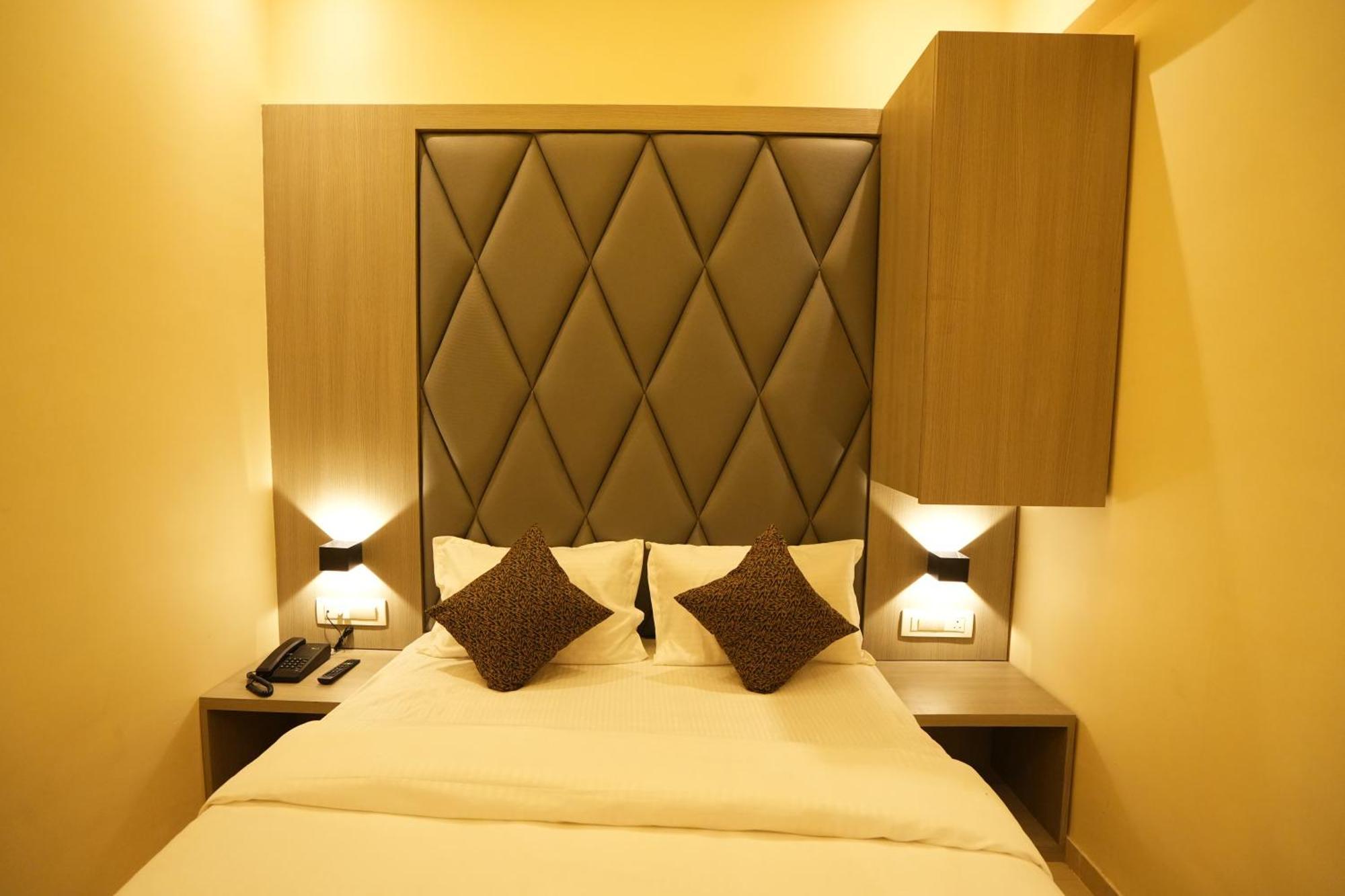 Hotel Boston 뭄바이 외부 사진